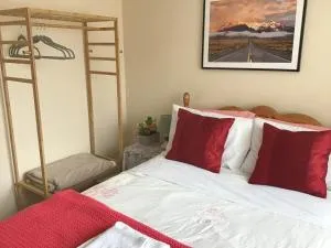 2 Ringolds Way - Compton