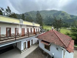 Family Homestay Syariah Bromo Mitra RedDoorz - Lumajang