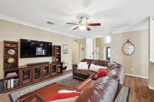 DFW Getaway - 4 Bedrooms Pool Oasis Media Room