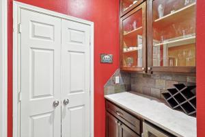 DFW Getaway - 4 Bedrooms Pool Oasis Media Room