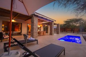 The Duchess Luxury Safari Villa, Close to KNP, Giraffe-Feeding-Tower, Bush-Bath, Boma