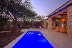 The Duchess Luxury Safari Villa, Close to KNP, Giraffe-Feeding-Tower, Bush-Bath, Boma
