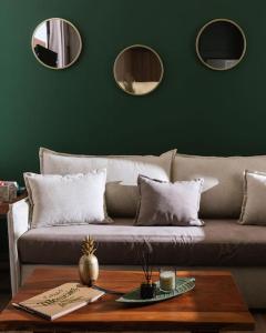 Green Apartment in the Hill