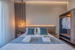 Litinakis Studios Sea View & Litinakis Studios Garden View 700 meters away