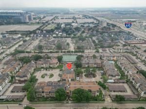 3 Bedrooms Spacious Central Condo w Pool