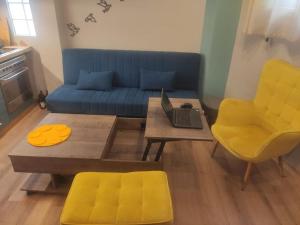 Floating Studio - 8 Walk to Seaside in SKG