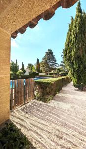 Maisons d'hotes La Bottellie - Gites & chambres d'hotes entre Cevennes et Camargue : Chambre Triple - Vue sur la Piscine
