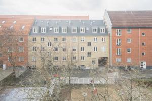 Refurbished 1-BR apartment close to airport - 262