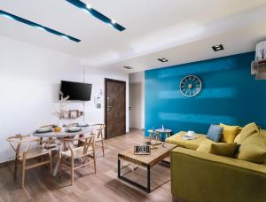 Blue Apartment in the Hill