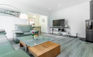 Villa Helga- Fewo Morgensonne mit Terrasse, Kamin und 2 Schlafzimmer