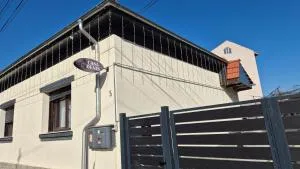 Casa Denis la 50m de Castel! - Teliucu Inferior