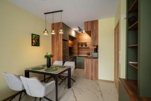 Stylish Urban Haven with Dedicated Parking Spot by Flat Mаnager