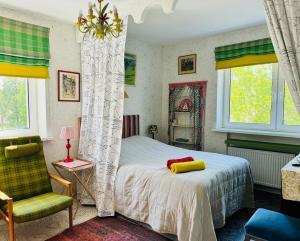 LITTLE LONDON ONE boutique apartment Netflix TV Old Town