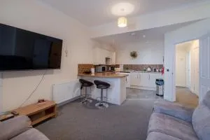 Spacious 2-Bedroom Condo With Free Parking On Site - Lunan