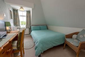 Double Room with Shared Bathroom room in The Strand Hotel
