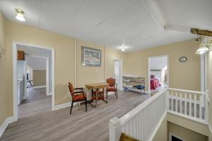 Marmora and Lake Inn Superior Apartment-Victorian Diner Restaurant