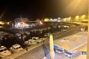 Appartements Cozy studio completely renovated with breathtaking views of the port : photos des chambres