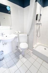 Hotels Kyriad Direct Auxerre - Appoigny : Chambre Communicante - 1 Lit Double et 2 Lits Simples