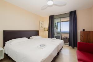 Apartment, with large private glazed terrace and panoramic sea views, in Calahonda, Mijas