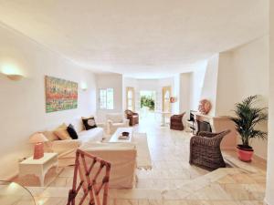 Ancão beach duplex with private garden - 4hvězdičkové hotely ve městě Almancil