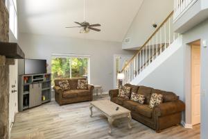 Autumn Breeze By Stony Brook Cabins