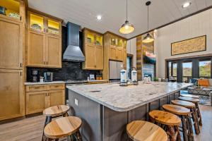 Splash Villa By Stony Brook Cabins