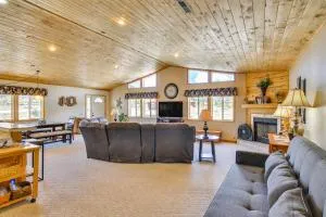 Spacious Buena Vista Home with Fire Pit Near Skiing! - 布埃纳维斯塔