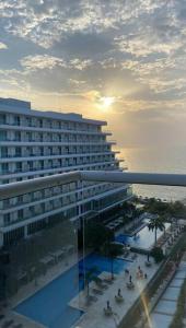 Lujoso apartamento frente al mar