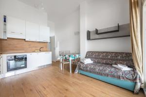 GuestHost - Deiva Marina Sea House! Functional Apartment