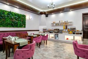 La Strada Boutique Villa