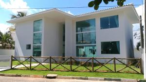 Casa 6 Suítes a 80 Metros da Praia em Guarajuba