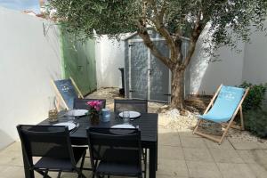 Maisons de vacances Charming house with garden in the heart of Saint Martin : photos des chambres