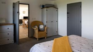 Kinbane Self Catering Cottages - Makems Cottage