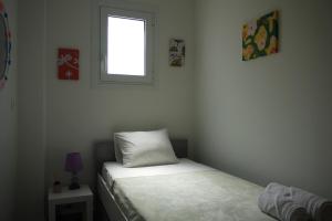 Nellis Home near the airport, sea and port