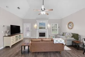 Quiet Family Home - Near Everything - Claxton