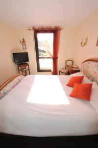 Hotels La Chaumiere Roz-Aven : photos des chambres
