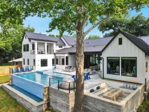 Palm Paradise on Lake LBJ with Concierge Services - Burnet