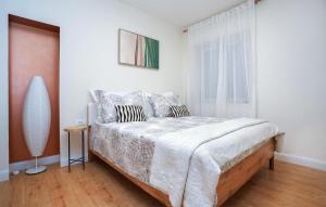 Gorgeous Apartment In Kastel Luksic