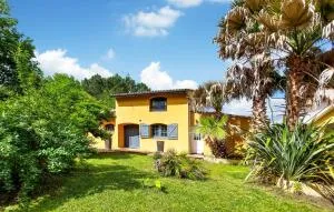 Amazing Home In Le Temple With Kitchen - Saumos