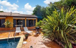 Maisons de vacances Amazing Home In Le Temple With Kitchen : photos des chambres