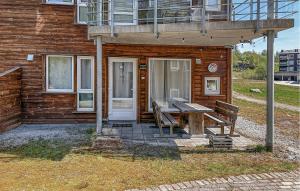 Stunning Apartment In Tjørhom With Wifi