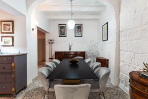 Suite 2 at Palazzo Seraphim Boutique living in St Julians