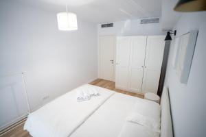 The Level Sanctuary: Free Parking & Netflix