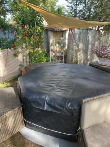 STUDIO Havre de paix au pont du gard Piscine et Jacuzzi chez Valerie Payre