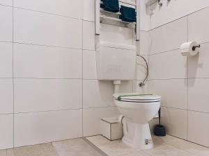 Neuwertiges Apartment mit schnellem WLAN, Glasfaser, Kostenlose Privatparkplatz auch für Transporter geeignet R23