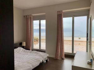 Stunning, spacious, beachfront home in Vlora