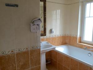 Hotels Hotel de Normandie : Chambre Double Confort avec Baignoire 