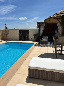 Appartement duplex meublé avec vue sur piscine