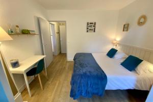 Apartment in 4 residence with heated swimming pool parking