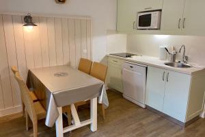 Apartment in 4 residence with heated swimming pool parking